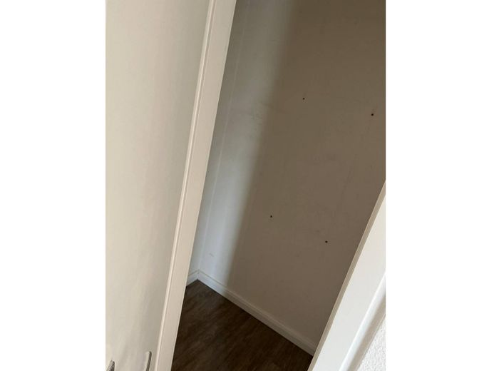 Moderne 3-Zimmer-Wohnung mit BALKON und EINBAUKÜCHE – Abstellraum