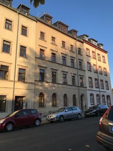 Ruhige 1-Zimmer mit Laminat, Balkon, EBK und Dusche in Zentrumsnähe zum Toppreis! – Pet19_k