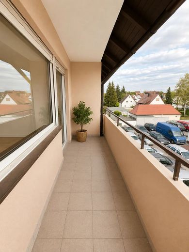 Ankastre mutfaklı, yeni yenilenmiş 2 odalı daire Nürnberg – hemen taşınmaya hazır – Loggia
