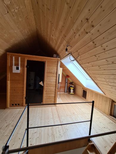 Einziehen & genießen: Provisionsfreie DHH am Moniberg mit traumhaftem Fernblick, Sauna & 3 Terrassen – Sauna