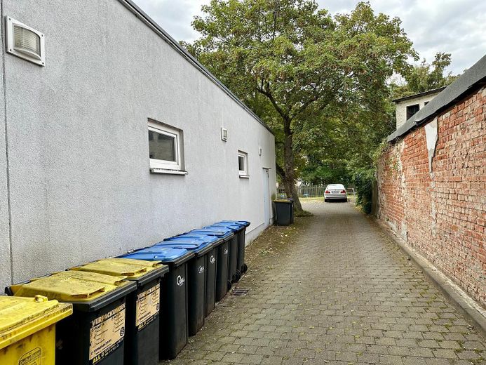 Parkplatzzufahrt