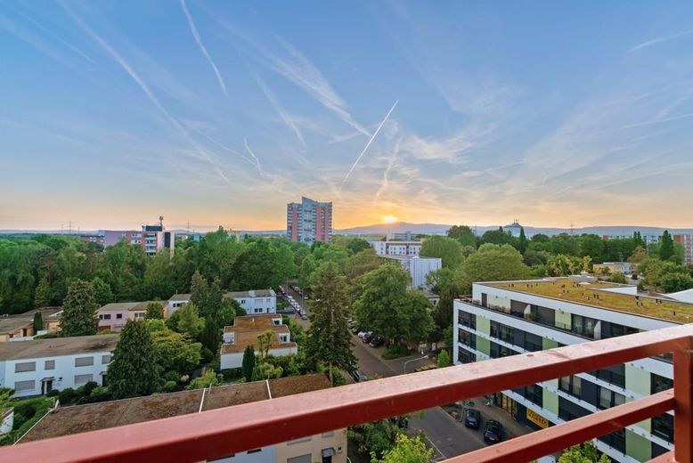 1074 Voll möbliertes WG-Zimmer mit Balkon & EBK in FFM-Heddernheim / Nahe Riedberg – Balkon Aussicht
