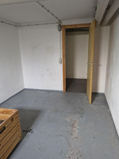 Appartement en copropriété solide de 2 pièces avec loggia et vue imprenable dans un emplacement calme – Kellerraum