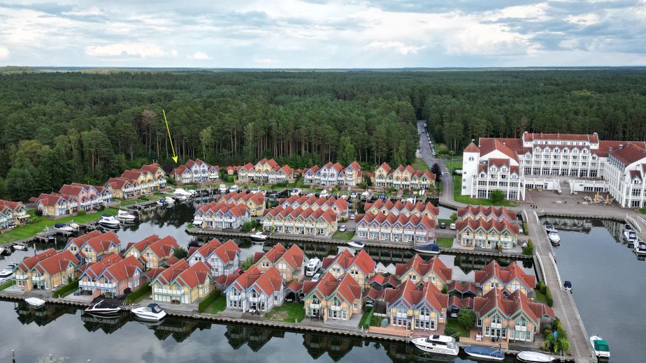 Casa de vacaciones con embarcadero propio en Hafendorf Rheinsberg – Lage des Hauses