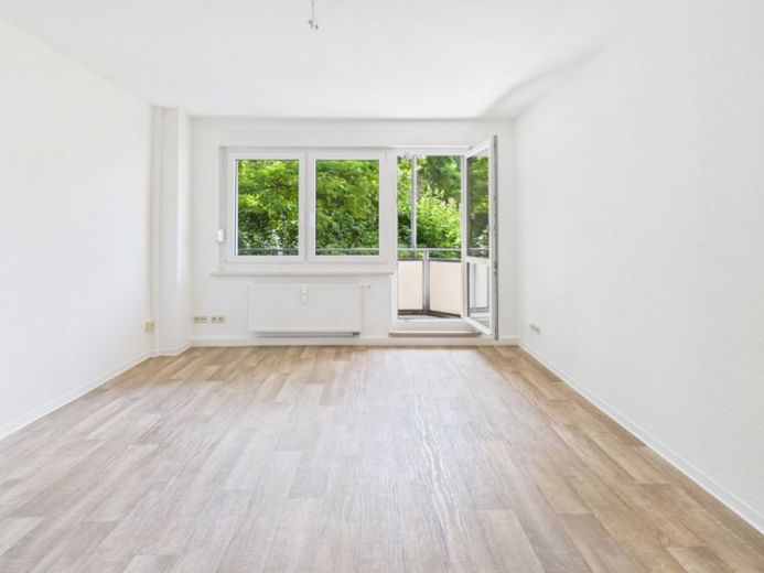 3-Raum-Wohnung im Erdgeschoss mit Balkon auf dem Kapellenberg – Foto 1