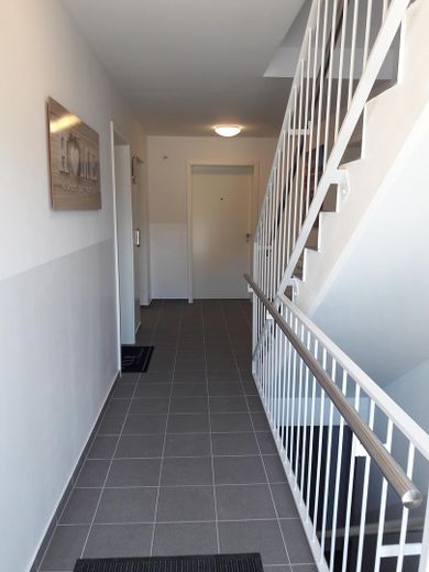 3-Zimmer Etagenwohnung mit Balkon in Tornesch zum Verkauf – Treppenhaus