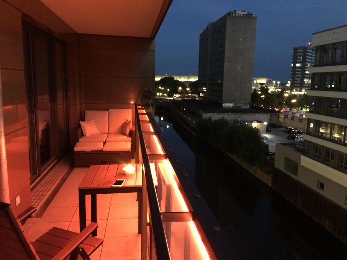 Helle, moderne City Maisonette Wohnung am Kanal – Balkon 4. OG
