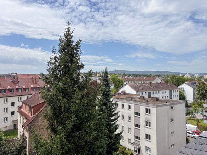 2-Zimmer-Dachgeschosswohnung in Wiesbaden als Kapitalanlage mit zusätzlichen Dachgeschossflächen – Foto 1