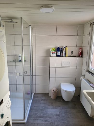 Günstiges, gepflegtes freistehendes Einfamilienhaus mit EBK in Kirchzell (Odw.) – Bad2