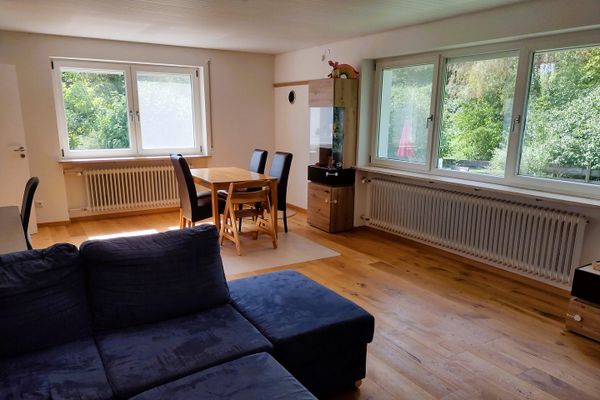 Familienfreundlicher Bungalow mit modernisiertem Wohnbereich und viel Platz im Untergeschoss