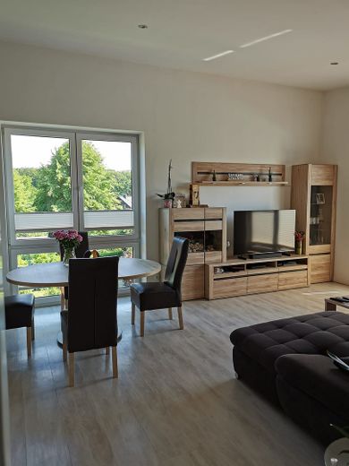 Traumhafte 2-Zi.-Penthousewohnung in Lütjensee ++große Dachterrasse++Stellplatz am Haus – Wohn-Essbereich
