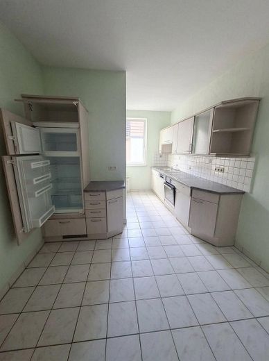 شقة من 3 غرف تشمل مطبخًا مجهزًا / 790 يورو شامل التدفئة – Küche