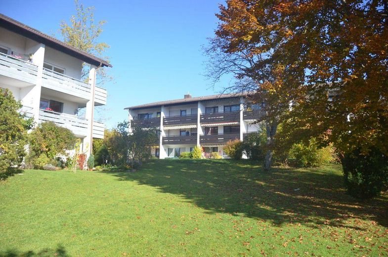 Traumhafte Wohnung mit großem Balkon und Fernblick in Murnau a. Staffelsee – Haus mit Garten 
