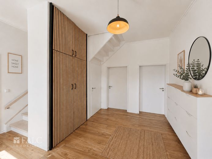*Riserv.* Casa unifamiliare modernizzata con piscina e dotazioni di alta qualità. – Eingangsbereich