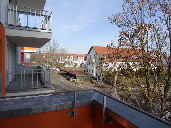 Herrliche 2-Zimmerwohnung im Betreuten Wohnen / Gute Kapitalanlage oder Selbstnutzung – Blick vom großzügigen Balkon