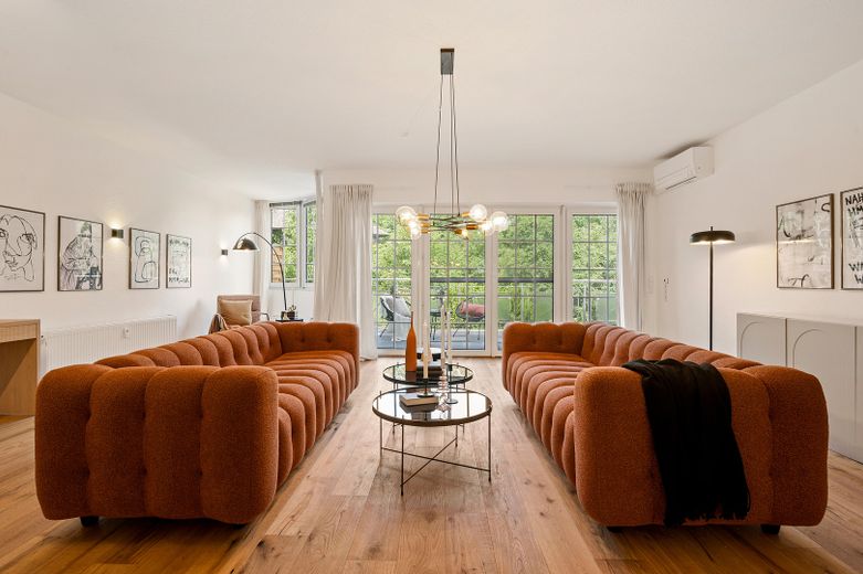 Provisionsfrei & sofort bezugsfertig: 4-Zi-Wohlfühloase mit 86 m² Sonnenterrasse – Wohnzimmer 