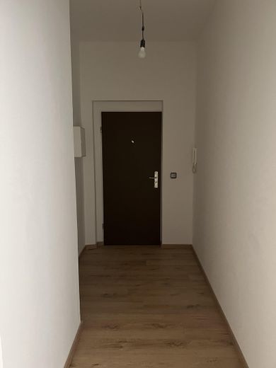 Großzügige 2-Zi Familienwohnung, 2 Bäder, zentrumsnah, sehr hell und freundlich – Eingangsbereich