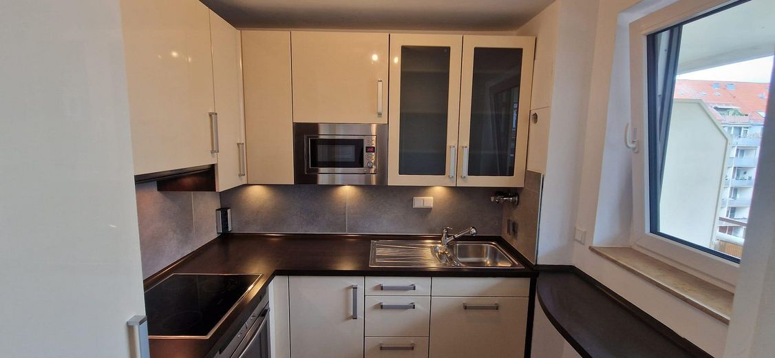 Möblierte 2,5-Zimmer-Wohnung mit Balkon nahe Wöhrder Wiese – Küche