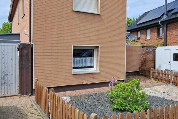 Einfamilienhaus mit großem Grundstück