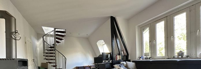 Wohnzimmer mit Kamin