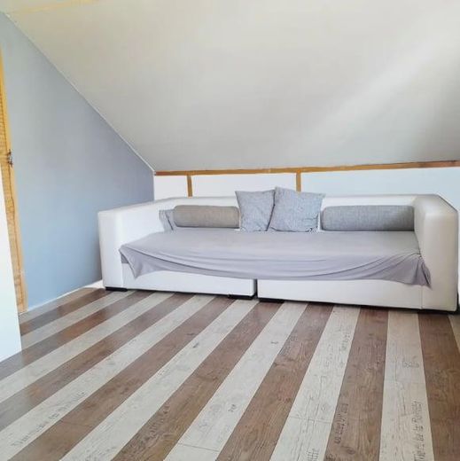 Charmantes Reihenendhaus in Kirchheim am Neckar – Schlafzimmer im DG