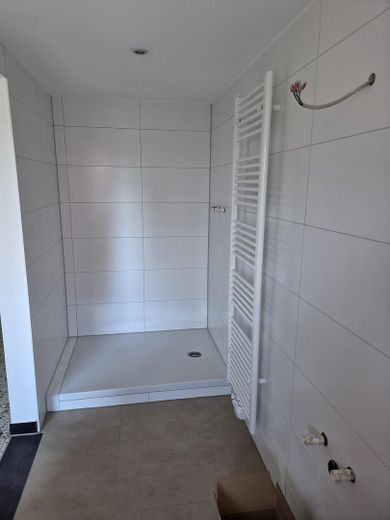 Vermiete Doppelhaushälfte mit 3,5 Zimmer – Bad