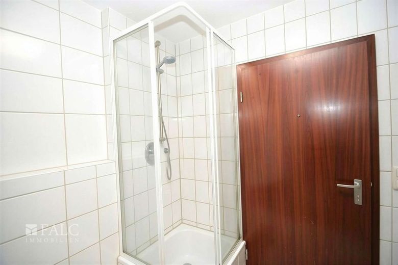 3,5 Zimmer Erdgeschosswohnung mit 2 TG-Stellplätzen in ruhiger Lage – Badezimmer