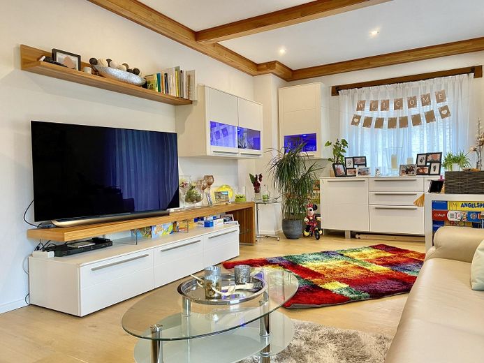 Maison individuelle avec appartement indépendant et vue dégagée *sans commission* – Wohnzimmer