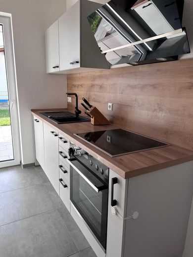 3-Zimmer-Erdgeschosswohnung mit eigenem Garten – Modernes Wohnen mit viel Freiraum in Steinheim – Küche