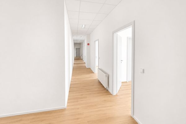 Saniertes Büro/Praxis am Bhf Freital-Potschappel mit 6 Räumen!!