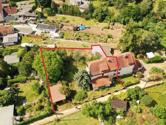 Bifamiliare con potenziale in una zona residenziale tranquilla e piacevole di Radebeul – Foto 1