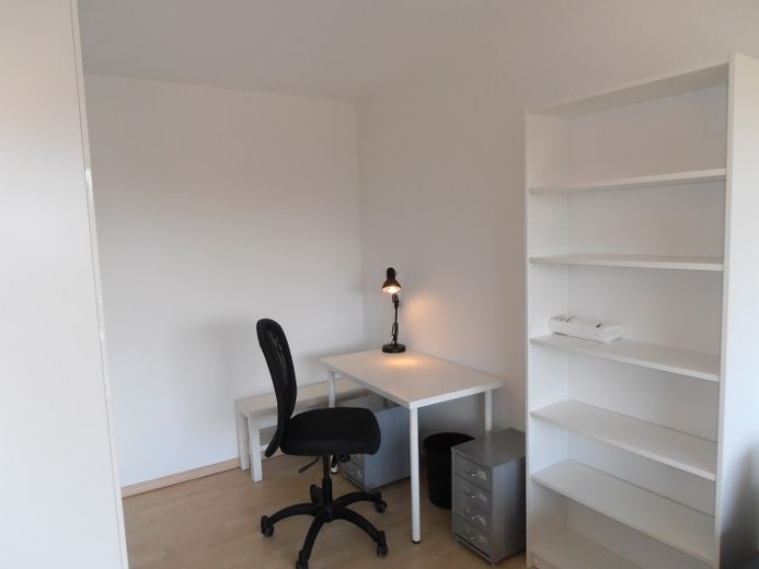 Voll ausgestattete Balkonwohnung in Schenefeld – Arbeitsplatz