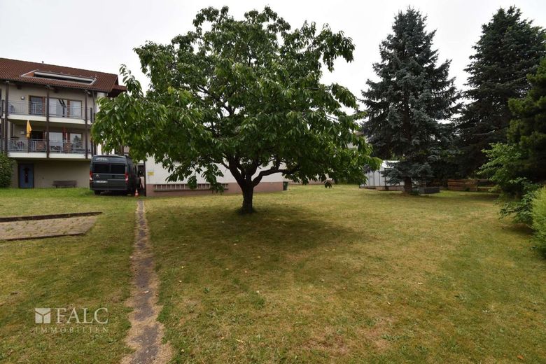 Ruhige Lage mit großem Grundstück – Garten