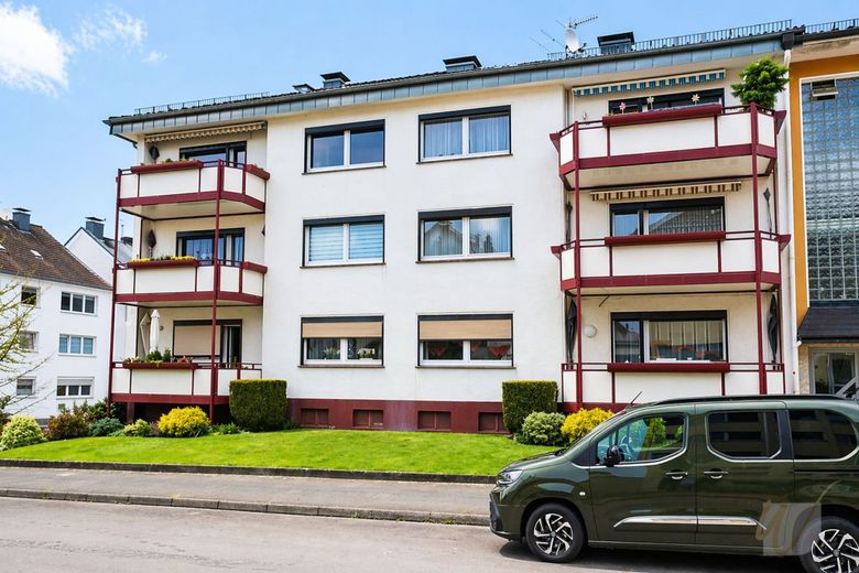 Wohntraum mit Balkon - helle 3-Zimmer-Wohnung zum Wohlfühlen – Hausansicht