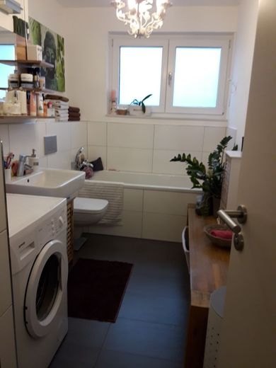 2,5 Zimmer Garten Wohnung im wiesbadener Künstlerviertel<br> – Bad