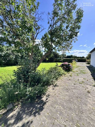 Gut gelegenes Baugrundstück in Travemünde (mit Altbestand) – Garten
