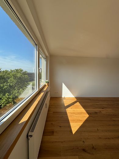 Appartement lumineux de 3 pièces – entièrement rénové & avec balcon – Wohnzimmer