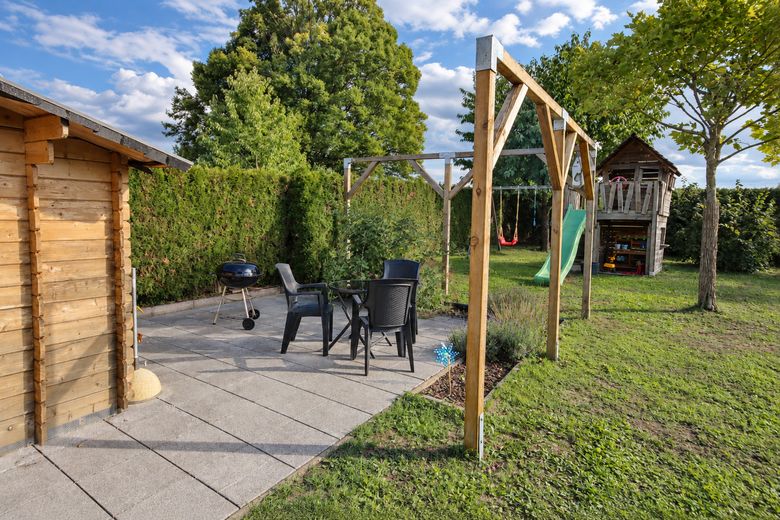 Vivir completamente amueblado con 190 m² de jardín privado y 117 m² de superficie habitable – Garten / Terasse
