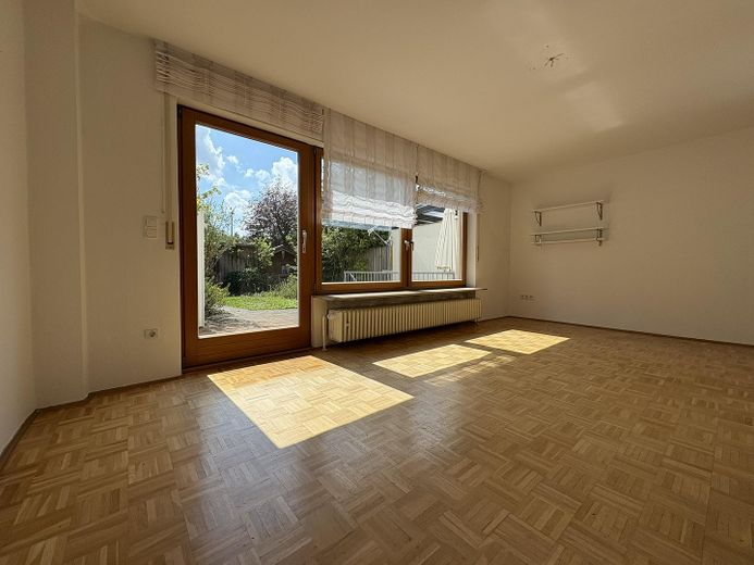 Zuhause fühlen in Reihenmittelhaus in ruhiger, familiärer Lage – Wohnzimmer
