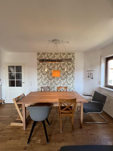 Moderne 4-Zimmer Maisonette-Wohnung mit Balkon und Tiefgarage in Nidderau Eichen – Wohn-/Esszimmer