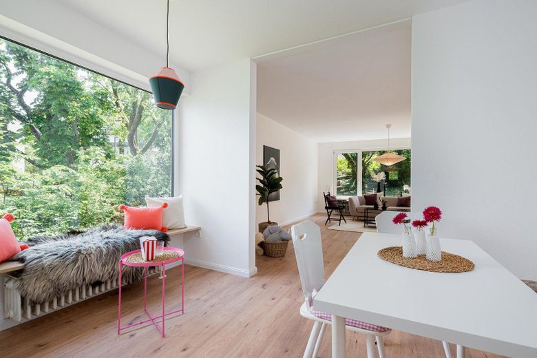 Großzügiges Familienhaus in Traumlage – Einliegerwohnung unterstützt die Finanzierung – Esszimmer mit Blick Wohnen_EG