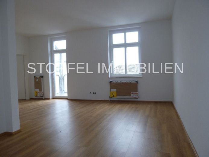 Schöne gepflegte City-Wohnung mit Süd-Balkon – Wohnbereich Zugang Balkon