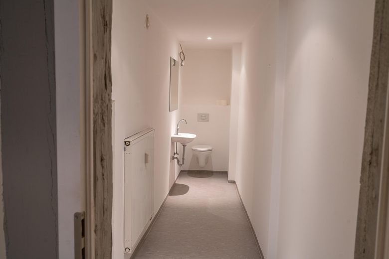 Eski şehirde loft şehir evi: 4 katta 125 m², 2 banyo, ankastre mutfak, çalışma odası, klima – EG – Gäste-WC