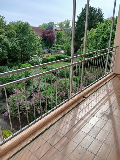 Beautiful quiet apartment directly near the lake and nature reserve – Balkon