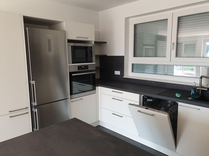 Schönes Zuhause mit viel Platz und schönem Ausblick in Innenstadtnähe von Kaiserslautern – Küche mit Ausstattung