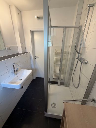 2‑Zimmer‑EG-Wohnung ideal als Kapitalanlage oder Eigennutzung – Badezimmer