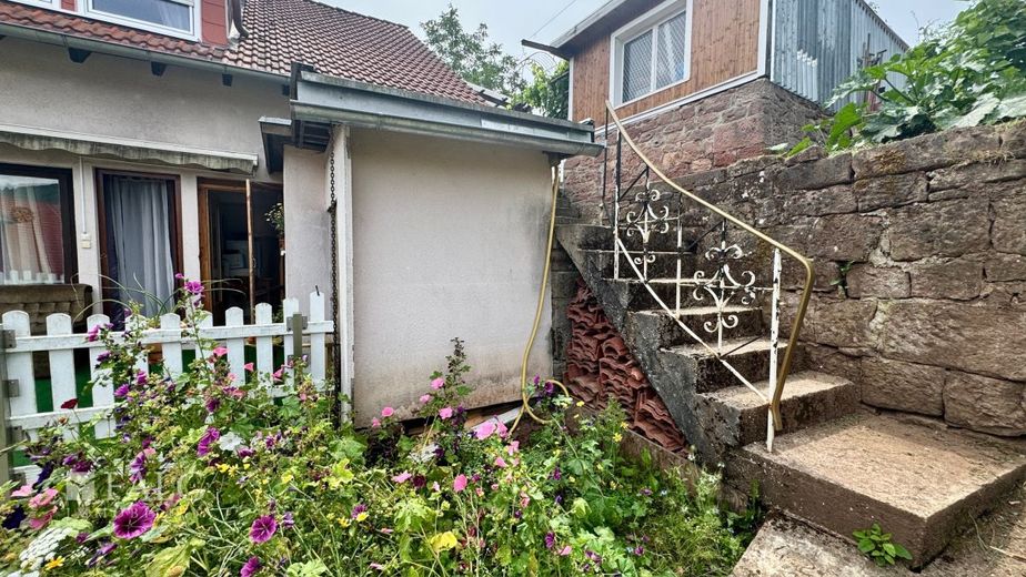 Mehrfamilienhaus als rentables Anlageobjekt (SOLL-Kaltmiete 154.200 EUR / Jahr, Provisionsfrei) – Treppe