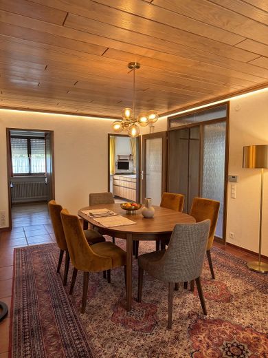 Rezerve edildi: Sakin konumda, mevcut seçkin villası bulunan güneşli premium mülk – Esszimmer