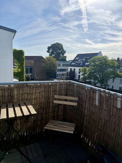 Bezugsfrei in Flingern: 1-Zimmer-Wohnung mit Balkon, Keller und Tiefgarage – Balkon