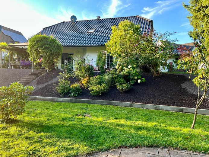 Charmantes Einfamilienhaus in idyllischer Lage von Waldbröl - Rossenbach – Rückansicht Haus